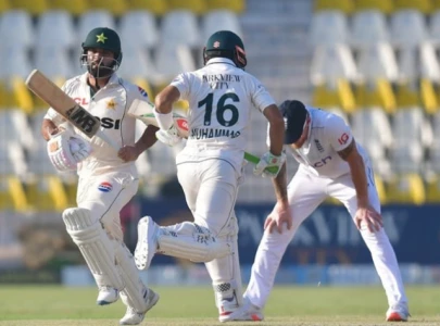 pak vs eng spinners stage comeback for pakistan as england manage 239 6 on day 2 pak vs eng spinners stage comeback for pakistan as england manage 239 6 on day 2