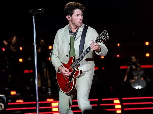 watch nick jonas startled by laser light exits stage at prague concert watch nick jonas startled by laser light exits stage at prague concert
