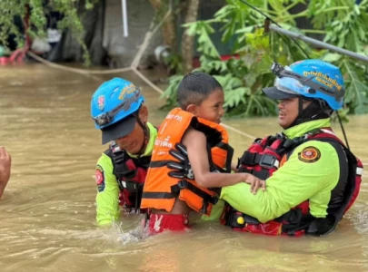 thailand malaysia struggle with worst floods in decades
