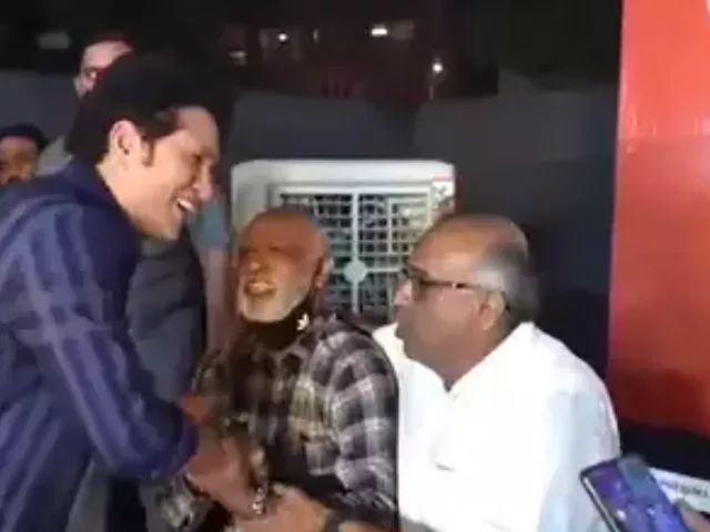 watch sachin tendulkar meets childhood friend vinod kambli watch sachin tendulkar meets childhood friend vinod kambli