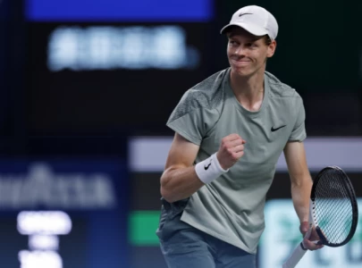 jannik sinner overcomes injury and delays to defeat rune at australian open