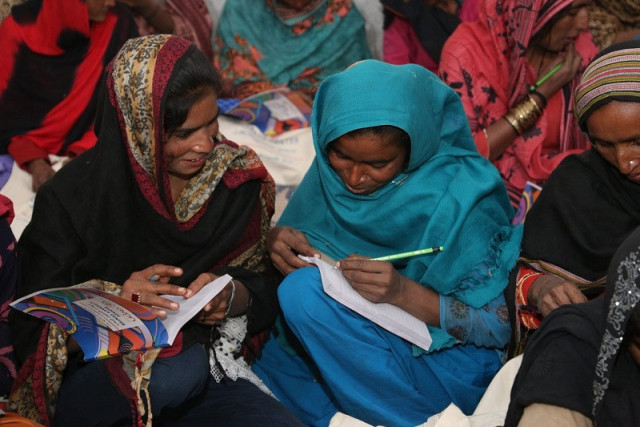 cotton pickers attend class at suhaee literacy centre in jamal dahri goth matiari photo express cotton pickers attend class at suhaee literacy centre in jamal dahri goth matiari photo express