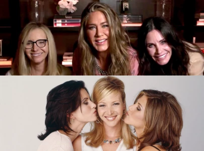 jennifer aniston and courteney cox celebrate lisa kudrow s 61st birthday jennifer aniston and courteney cox celebrate lisa kudrow s 61st birthday