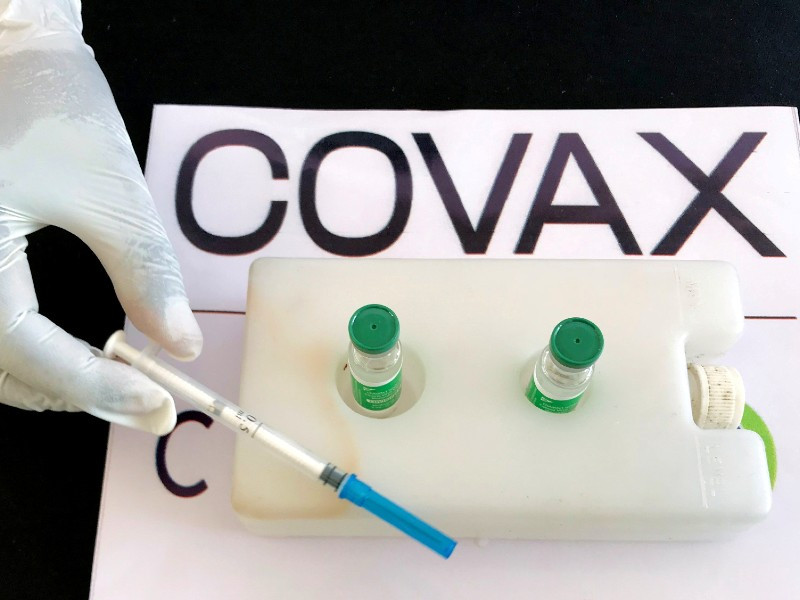 a nurse prepares to administer the astrazeneca oxford vaccine under the covax scheme against the coronavirus disease covid 19 at the eka kotebe general hospital in addis ababa ethiopia march 13 2021 photo reuters