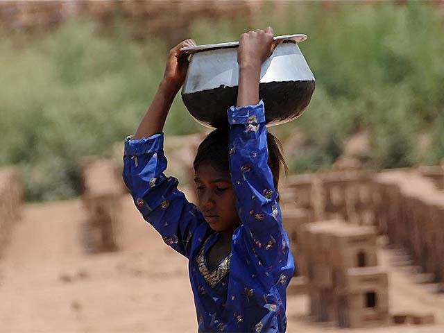 a pakistani girl working at a brick kiln factory photp afp