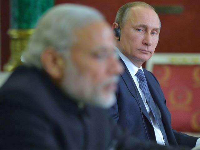 vladimir putin and narendra modi during a press conference in 2015 photo afp