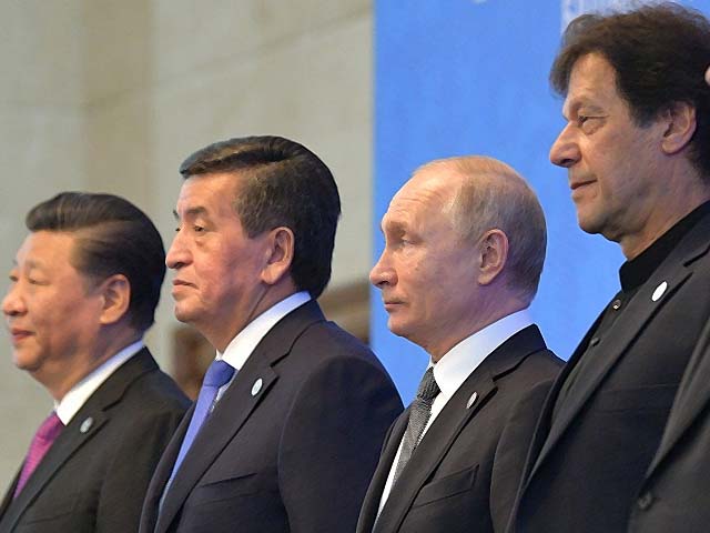 xi jinping kyrgyz president sooronbai jeenbekov vladimir putin and imran khan at the sco council photo afp