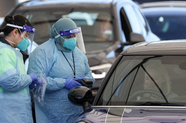 medical workers administer tests at the bondi beach drive through coronavirus disease covid 19 testing centre in the wake of new positive cases in sydney australia june 17 2021 photo reuters