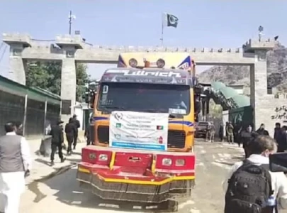 pakistan hands over seven containers of covid supplies to afghanistan