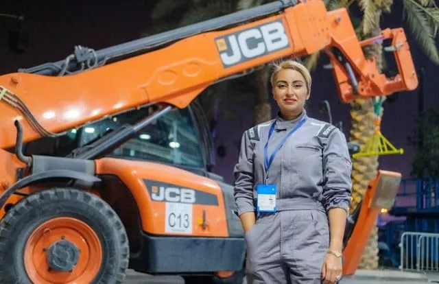 saudi arabia appoints world s first female crane driver saudi arabia appoints world s first female crane driver