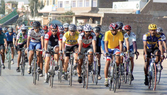 sindh s asif continues to lead in stage four