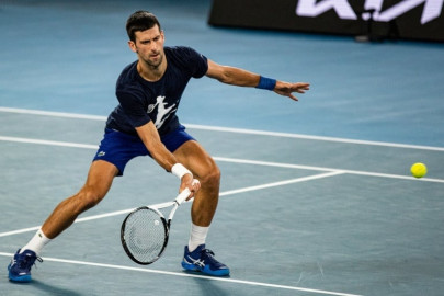 djokovic faces italian teenager in dubai comeback