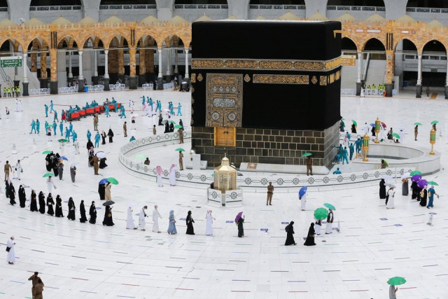pilgrims keeping social distance and wearing face masks perform farewell tawaf around the holy kaaba in the grand mosque after completing their extended haj haj al kabeer during the annual haj pilgrimage in the holy city of mecca saudi arabia july 22 2021 reuters