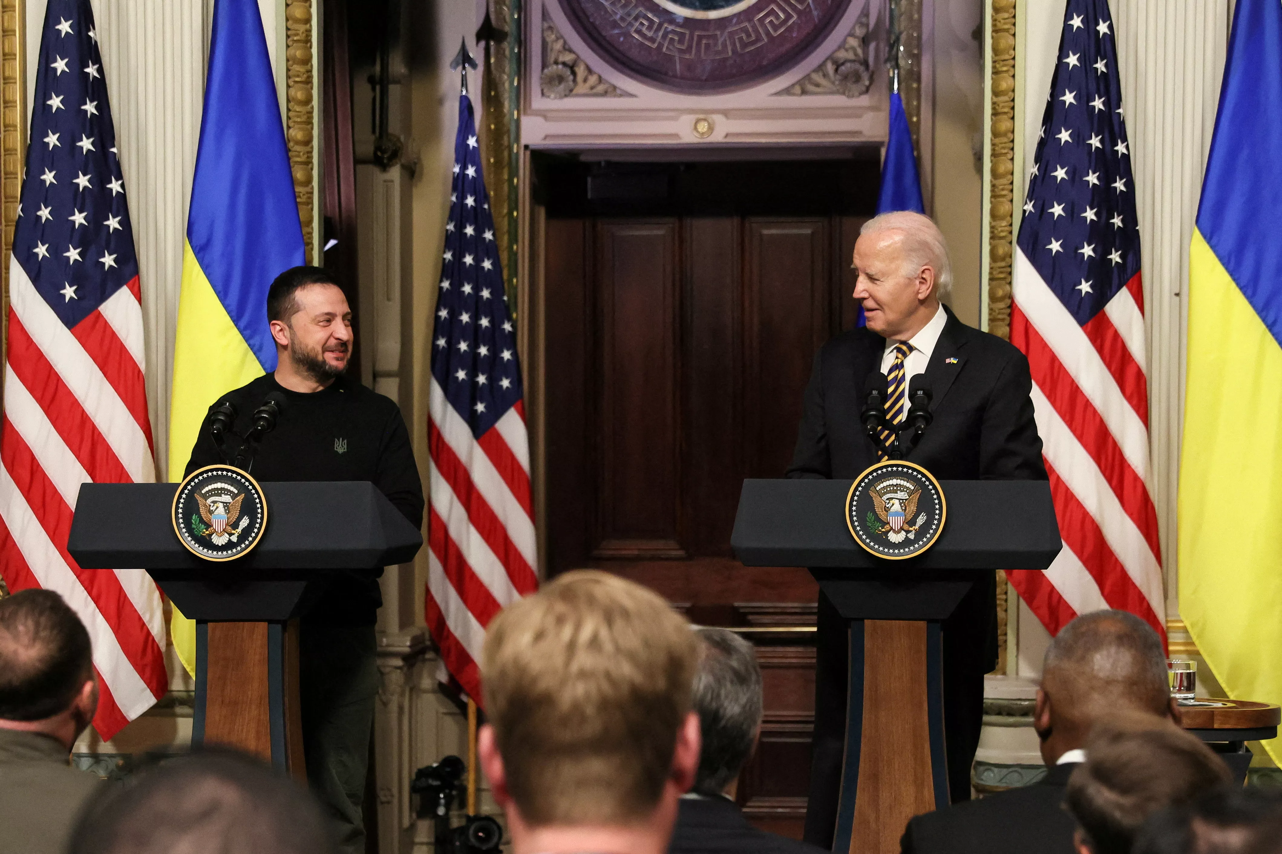 us president joe biden offers apology to ukraine s zelenskiy for congressional delays in us aid us president joe biden offers apology to ukraine s zelenskiy for congressional delays in us aid