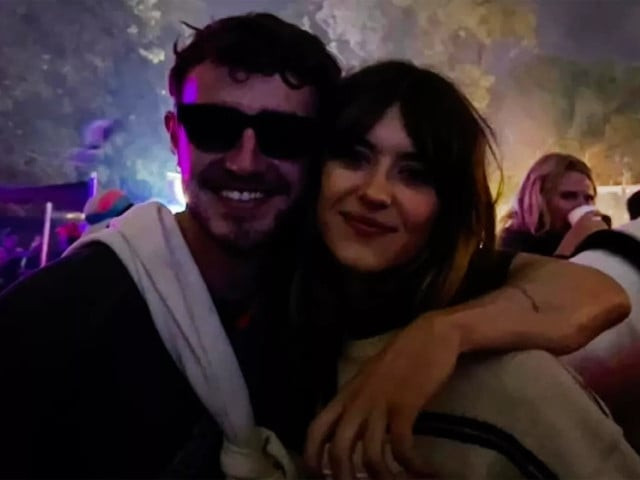 daisy edgar jones and paul mescal reunite at glastonbury festival