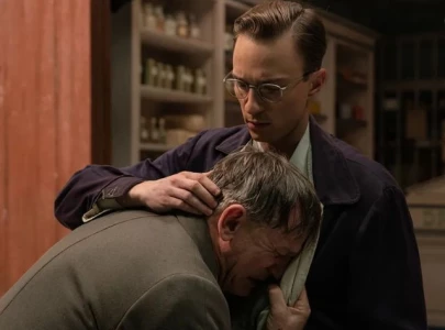 daniel craig and drew starkey discuss intimate scenes in luca guadagnino s queer