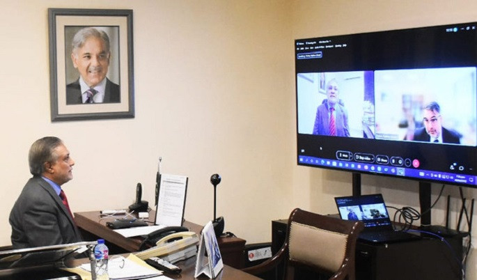 finance minister ishaq dar during a virtual meeting with imf mission chief nathan porter on september 29 2022 photo twitter finministrypak