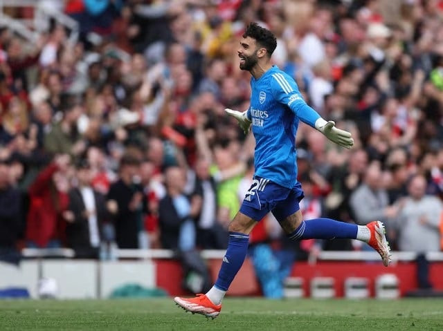 arsenal s david raya celebrates after leandro trossard scores at emirates stadium london britain may 4 2024 photo reuters arsenal s david raya celebrates after leandro trossard scores at emirates stadium london britain may 4 2024 photo reuters