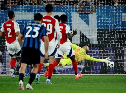 arsenal hold atalanta in champions league opener