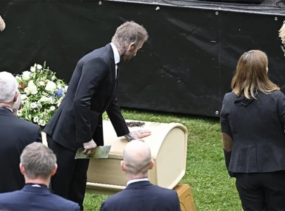 beckham hundreds attend eriksson s funeral