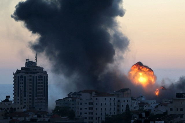 smoke and flame rise during israeli air strikes as cross border violence between the israeli military and palestinian militants continues in gaza city may 14 2021 photo reuters