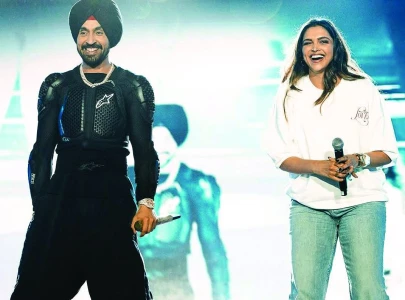 deepika lights up diljit s bengaluru stage