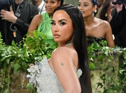 demi lovato promotes life threatening anti aging injections in met gala post