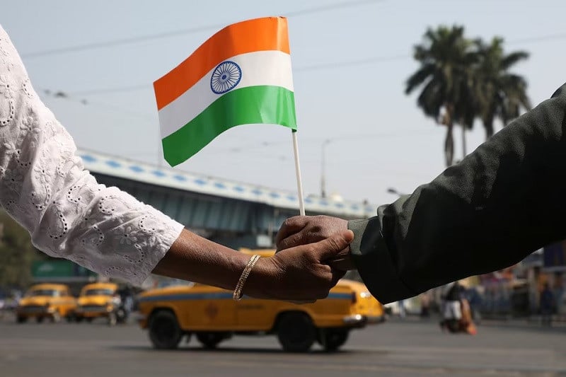 demonstrators form a human chain after republic day celebrations to protest against a new citizenship law in kolkata india january 26 2020 photo reutrs