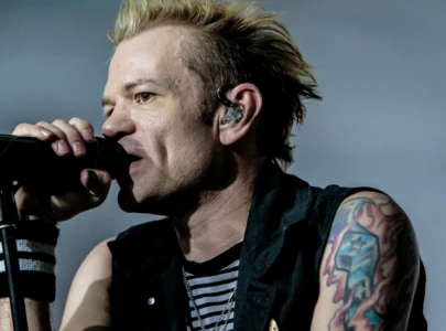 deryck whibley faces defamation lawsuit over alleged abuse in memoir