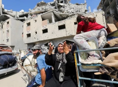 hamas demands implementation of gaza ceasefire plan amid israeli strikes