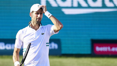 curtain up for record chasing djokovic at wimbledon