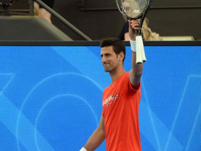 injury scare as djokovic plays through pain in adelaide