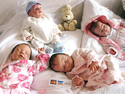 clones faking babies