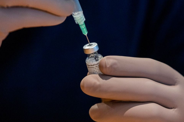 a healthcare worker prepares a dose of the coronavirus disease covid 19 vaccine photo reuters a healthcare worker prepares a dose of the coronavirus disease covid 19 vaccine photo reuters
