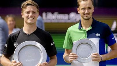 van rijthoven topples medvedev for dutch title van rijthoven topples medvedev for dutch title