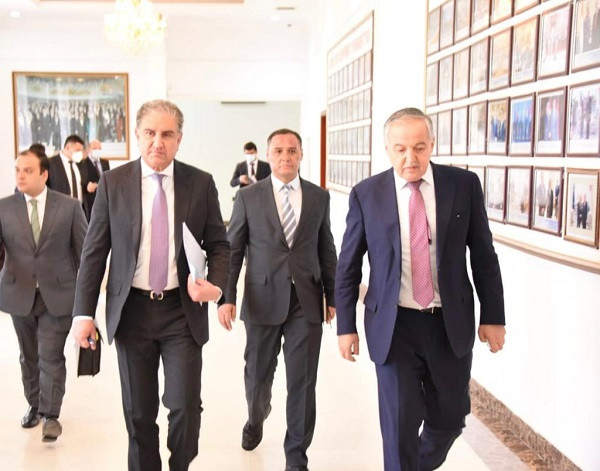 The Foreign Ministers for Pakistan and Tajikistan. PHOTO: Twitter/SMQureshiPTI