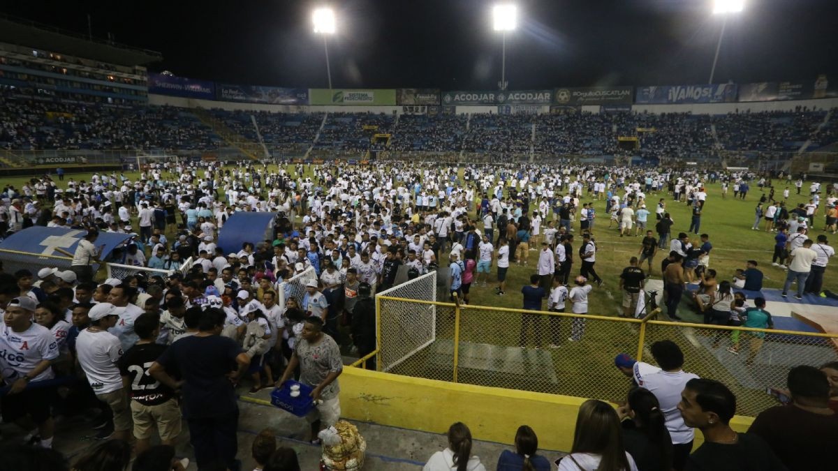 El Salvador mourns 12 killed in stadium stampede