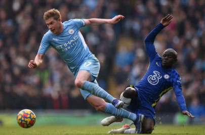 premier league top four race hots up