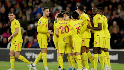 liverpool beat southampton to take title race to final day