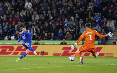 leicester off the bottom with win over leeds