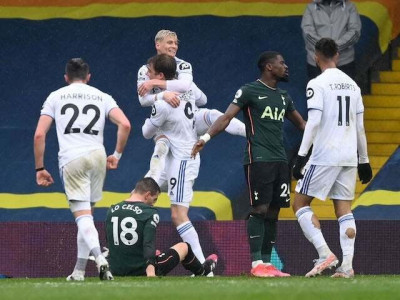 spurs top four hopes hang by a thread