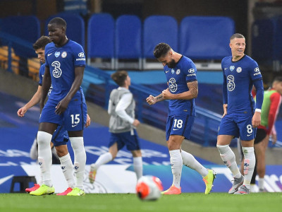 chelsea win holds off rampant man united in race for premier league top four