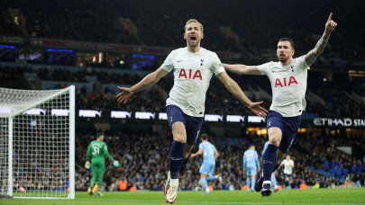 spurs beat man city to blow title race open spurs beat man city to blow title race open