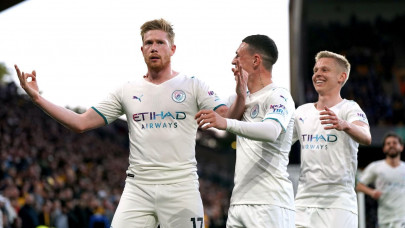 four star de bruyne leads title march