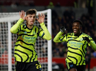 arsenal pounce on title rivals stumble arsenal pounce on title rivals stumble