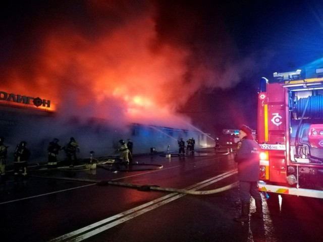 firefighters work to extinguish a fire at a cafe in kostroma russia november 5 2022 russian emergencies ministry in kostroma region handout via reuters firefighters work to extinguish a fire at a cafe in kostroma russia november 5 2022 russian emergencies ministry in kostroma region handout via reuters