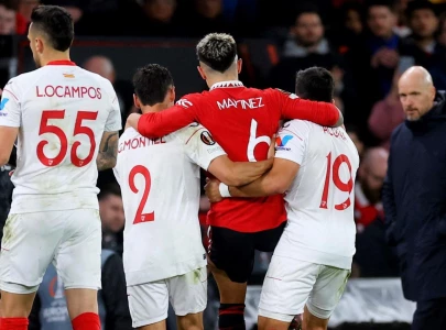 man utd held by sevilla in europa
