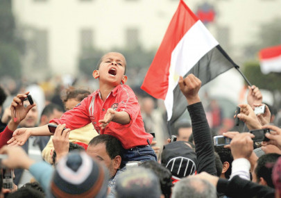 unrest in egypt protesters stay put as new cabinet meets