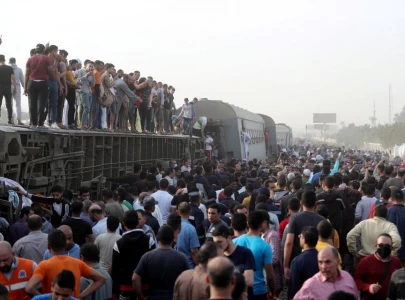 11 dead almost 100 hurt in egypt train accident