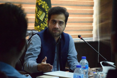 ex pm s digital media guru dr arslan khalid returns home finally ex pm s digital media guru dr arslan khalid returns home finally